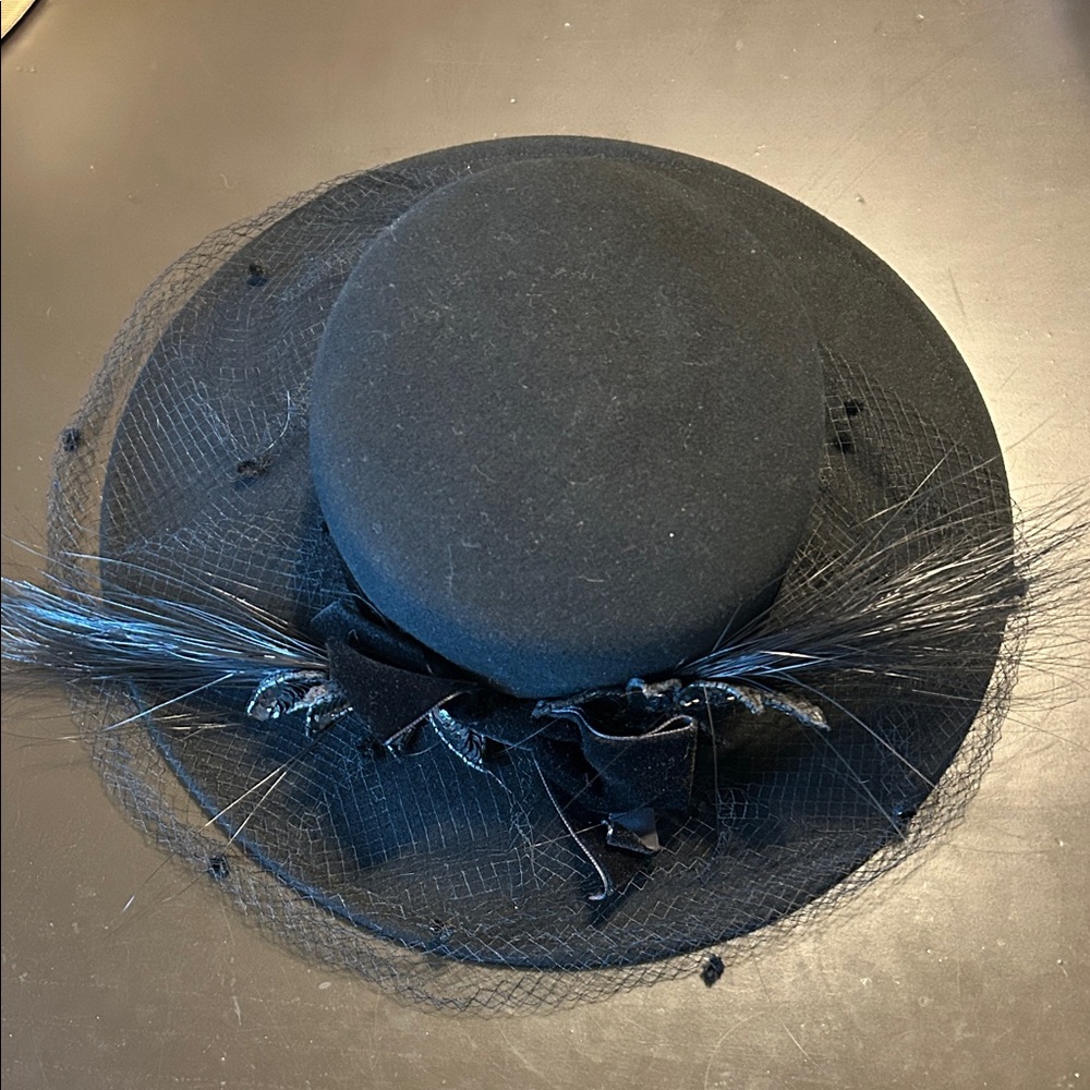 Don Anderson Peachfelt - Elegant Black Women's Hat with Feather Detail